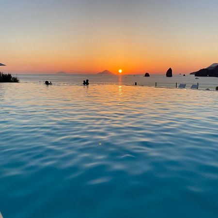 Therasia Resort Sea And Spa - The Leading Hotels Of The World Вулкано Экстерьер фото