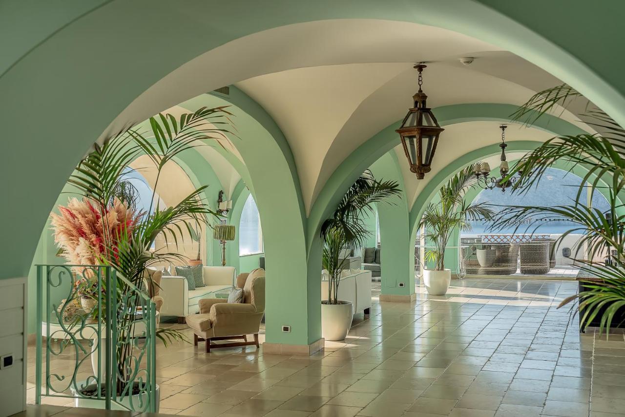 Therasia Resort Sea And Spa - The Leading Hotels Of The World Вулкано Экстерьер фото