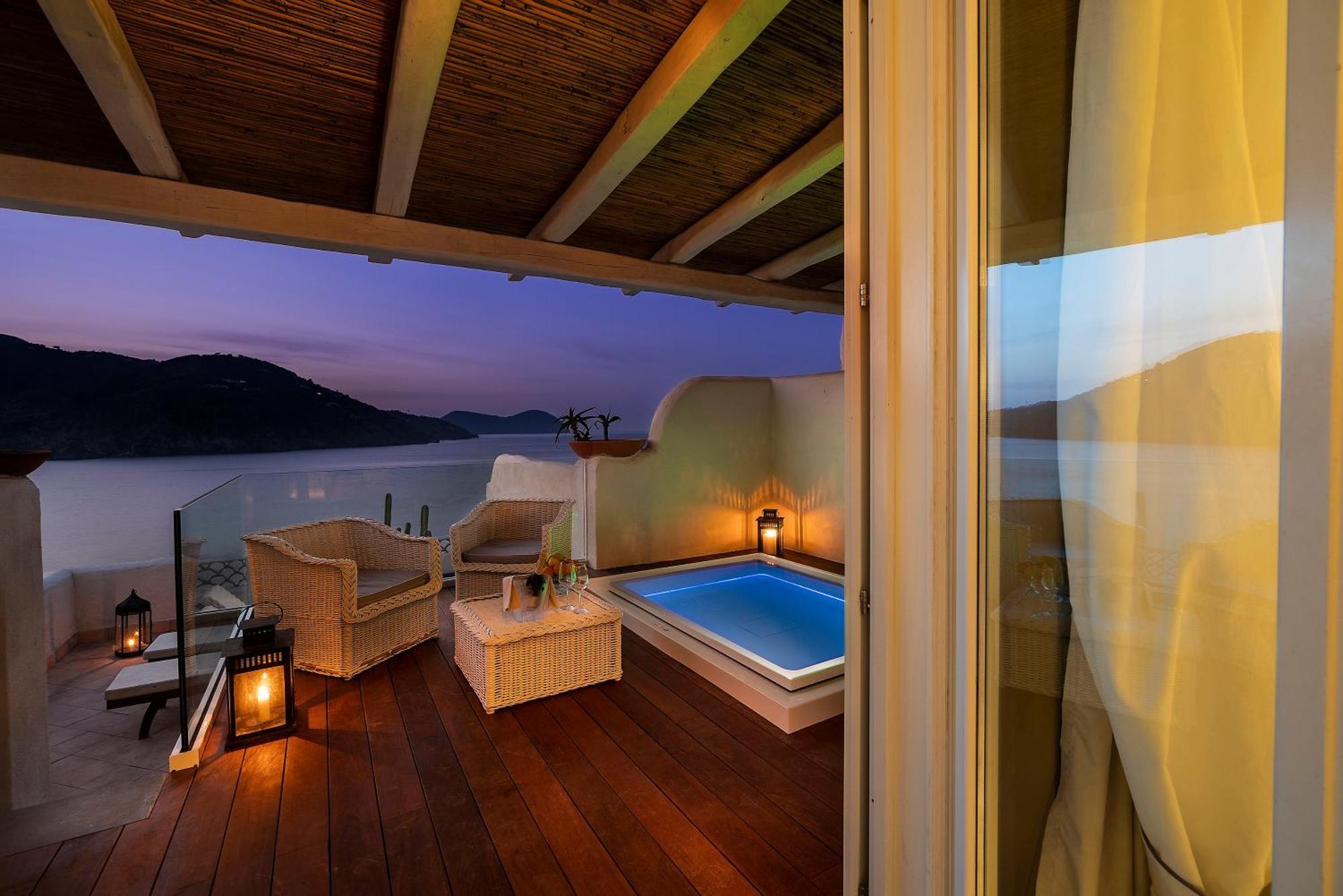 Therasia Resort Sea And Spa - The Leading Hotels Of The World Вулкано Экстерьер фото