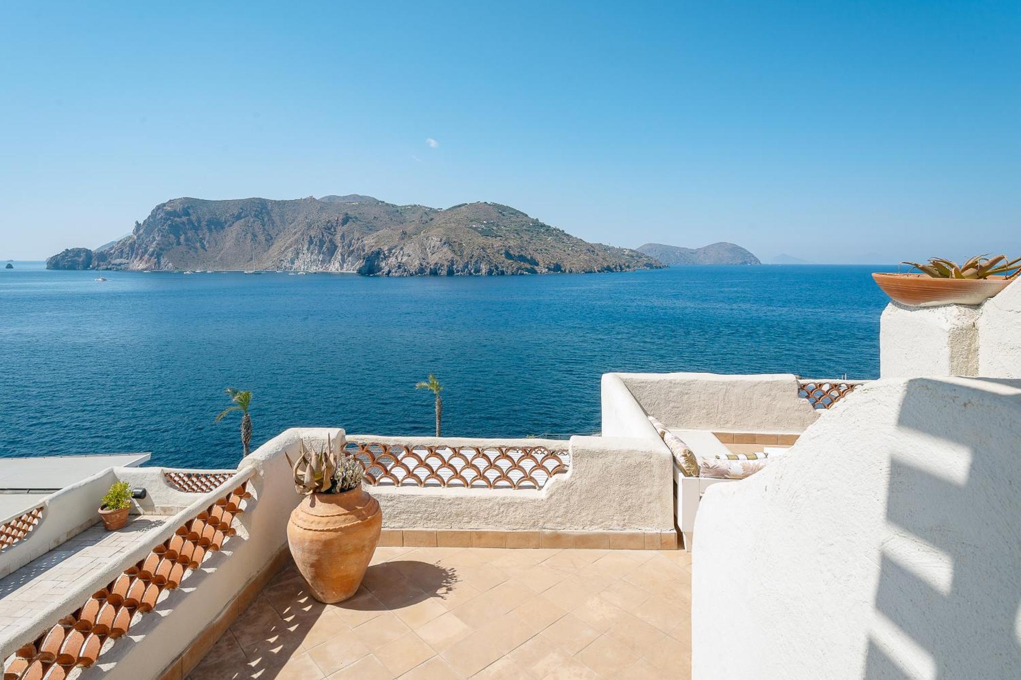 Therasia Resort Sea And Spa - The Leading Hotels Of The World Вулкано Экстерьер фото