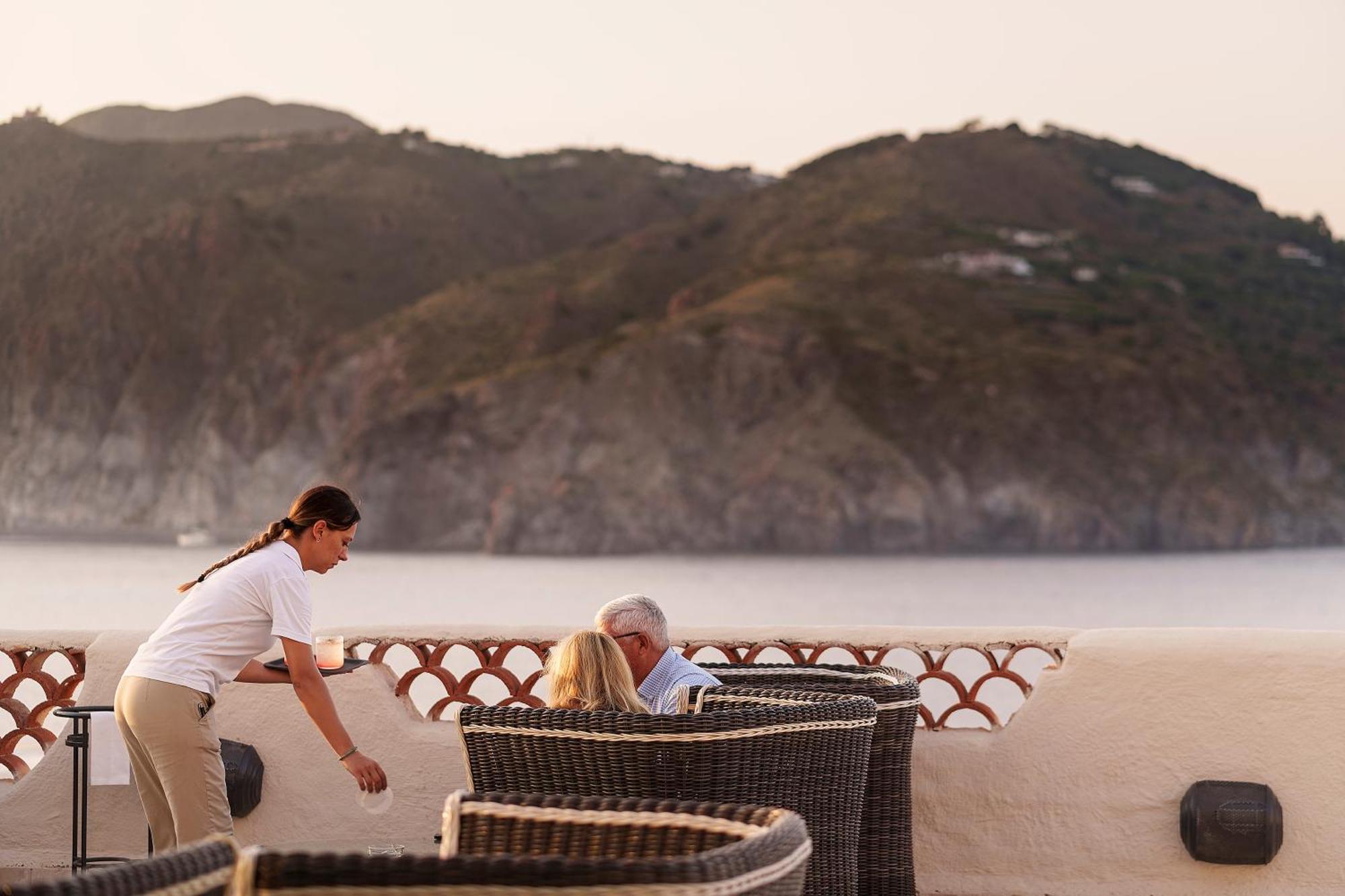 Therasia Resort Sea And Spa - The Leading Hotels Of The World Вулкано Экстерьер фото