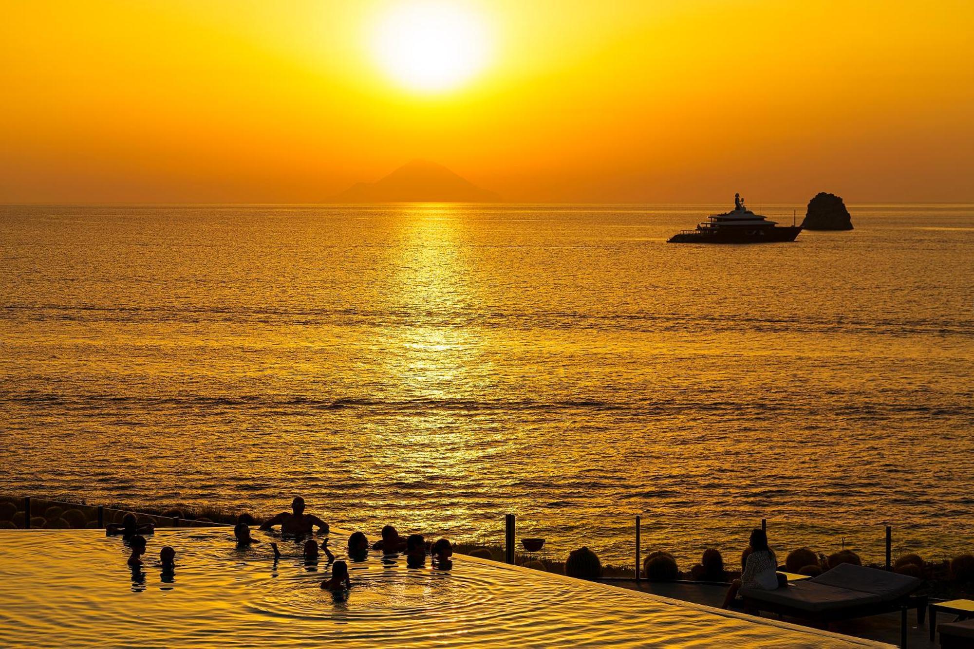 Therasia Resort Sea And Spa - The Leading Hotels Of The World Вулкано Экстерьер фото